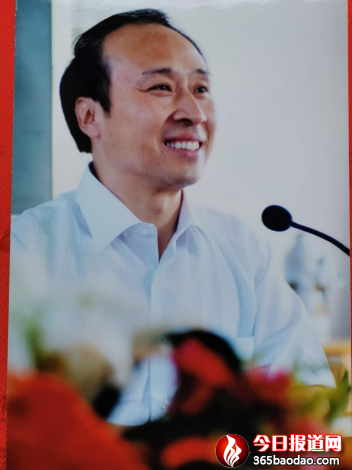 敢教日月換新天1785.png